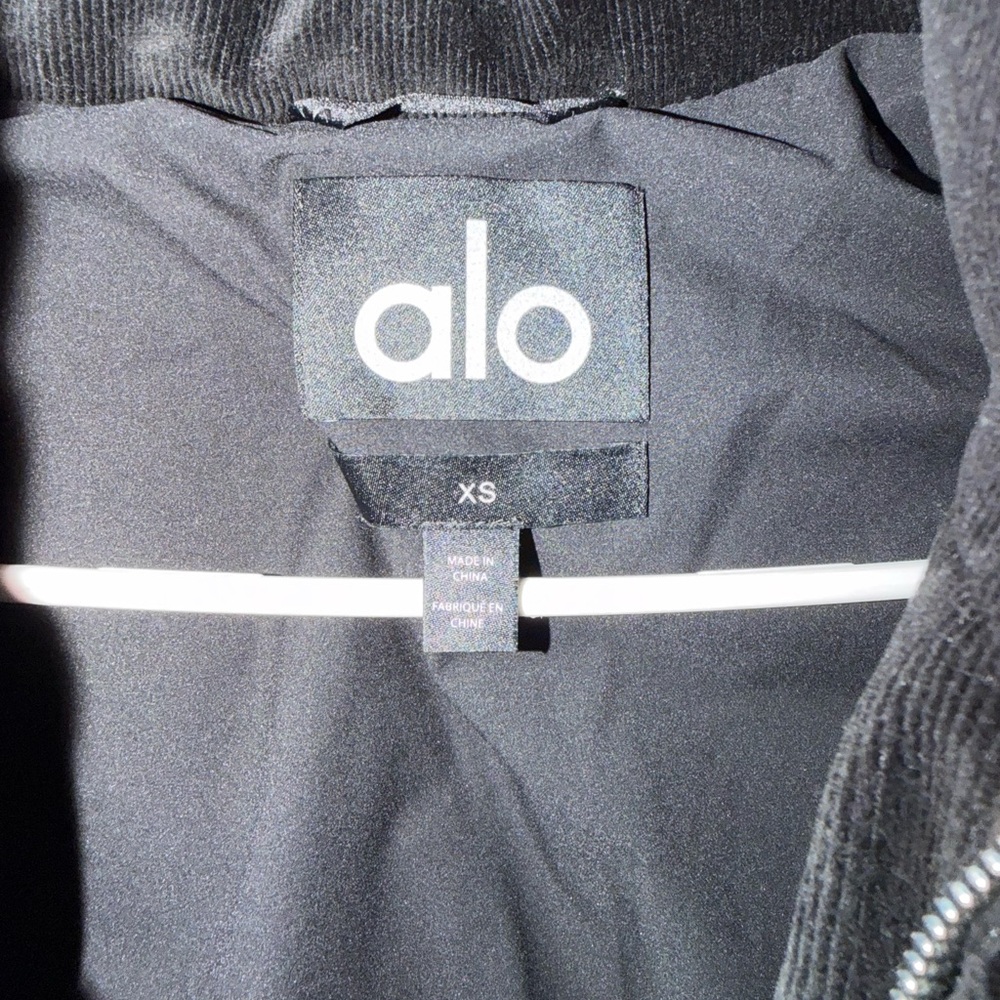 ALO Yoga Black Jacket - Picture 5 of 6